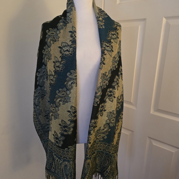 Accessory Street Elegant Floral Patterned Scarf - Metallic Gold/Dark Blue/Aqua - Picture 5 of 10